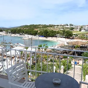 Bed and breakfast Emaar - Beachfront , Newly Renovated 